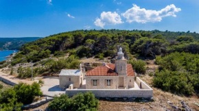 Phenomenal Pucisca Lighthouse - 2 Bedrooms - Floor Heating & Private Jacuzzi